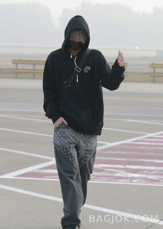 루이비통 루이비통 자수 후드티 상세 이미지