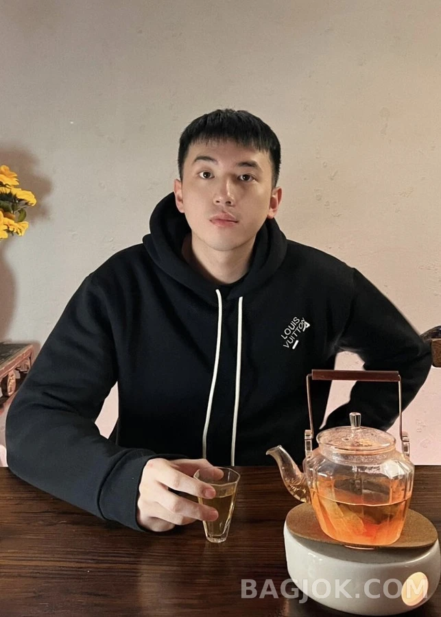 루이비통 루이비통 자수 후드티 상세 이미지