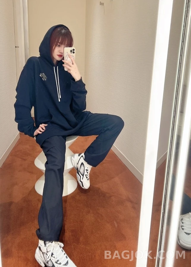 루이비통 루이비통 자수 후드티 상세 이미지
