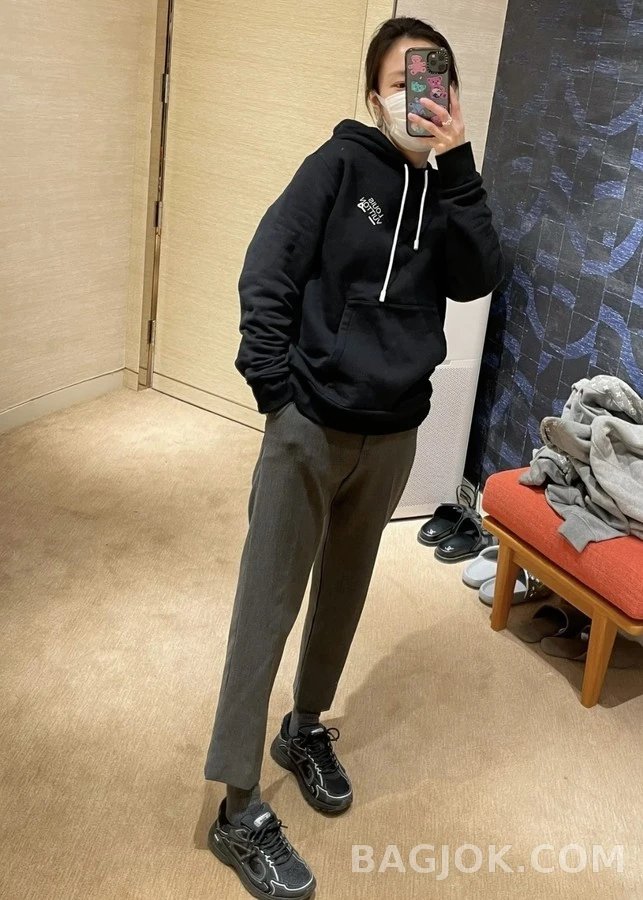 루이비통 루이비통 자수 후드티 상세 이미지