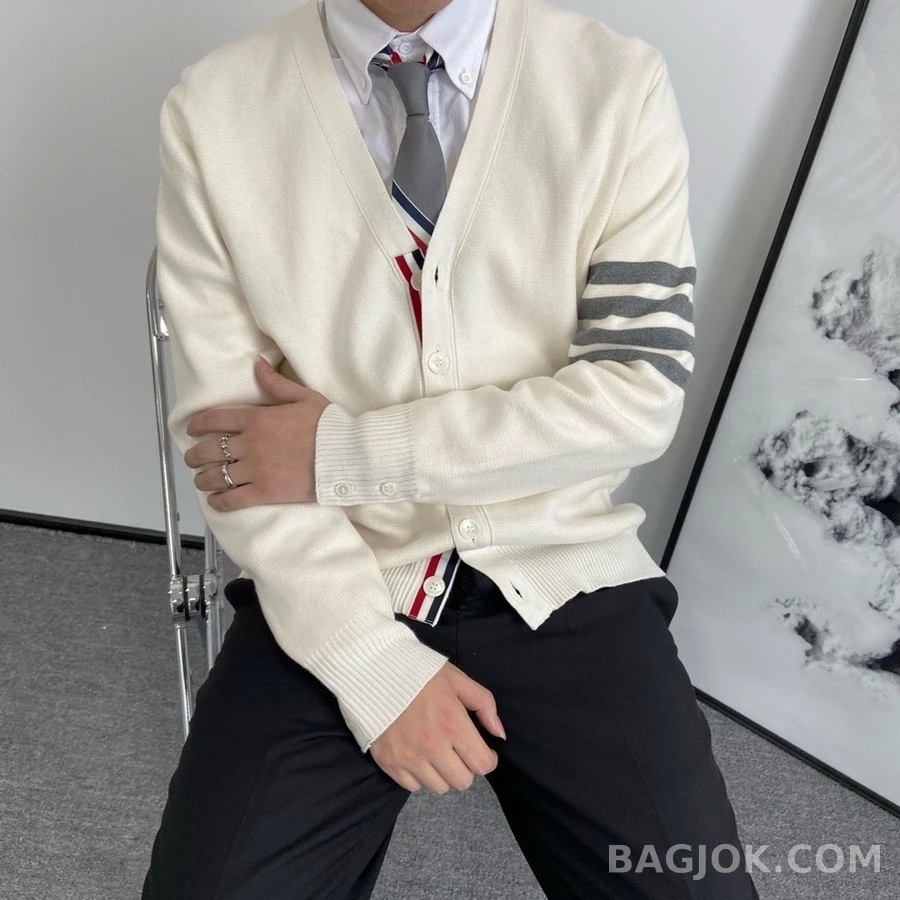 톰브라운 톰브라운 스트라이프 브이넥 가디건 상세 이미지