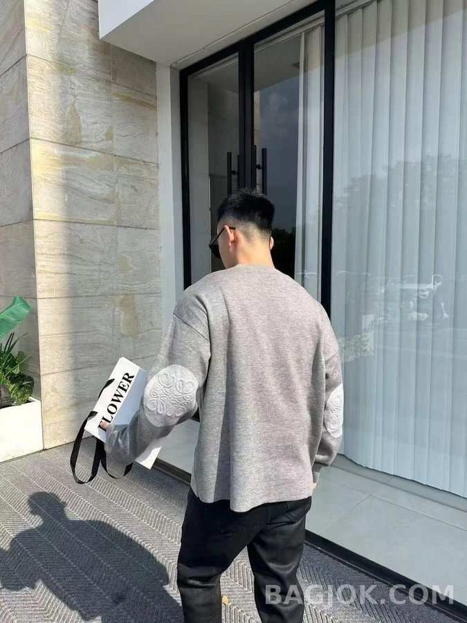로에베 로에베 아나그램 패치 스웨트셔츠 상세 이미지