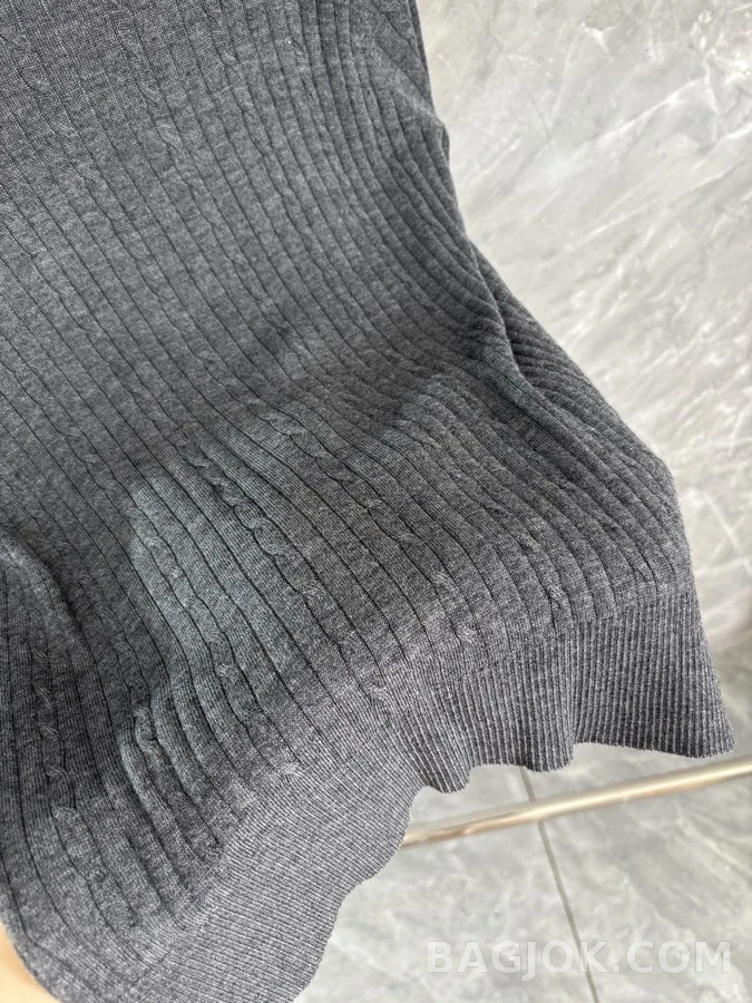 톰브라운 톰브라운 케이블 니트 스웨터 상세 이미지