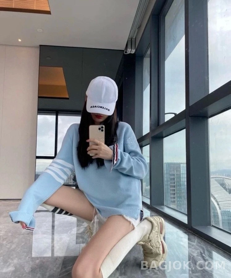 톰브라운 톰브라운 4바 크루넥 니트 상세 이미지