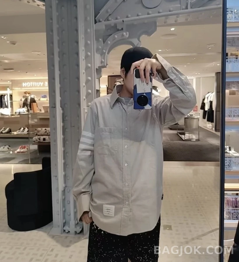 톰브라운 톰브라운 사선 스트라이프 긴팔 티셔츠 상세 이미지