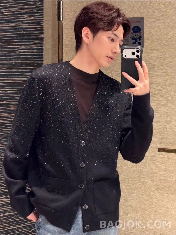 루이비통 루이비통 만천성 V넥 가디건 상세 이미지