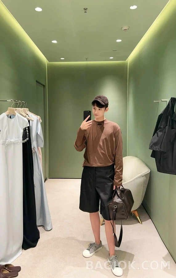 프라다 프라다 삼각형 디테일 긴팔 티셔츠 상세 이미지