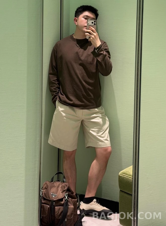 프라다 프라다 삼각형 디테일 긴팔 티셔츠 상세 이미지