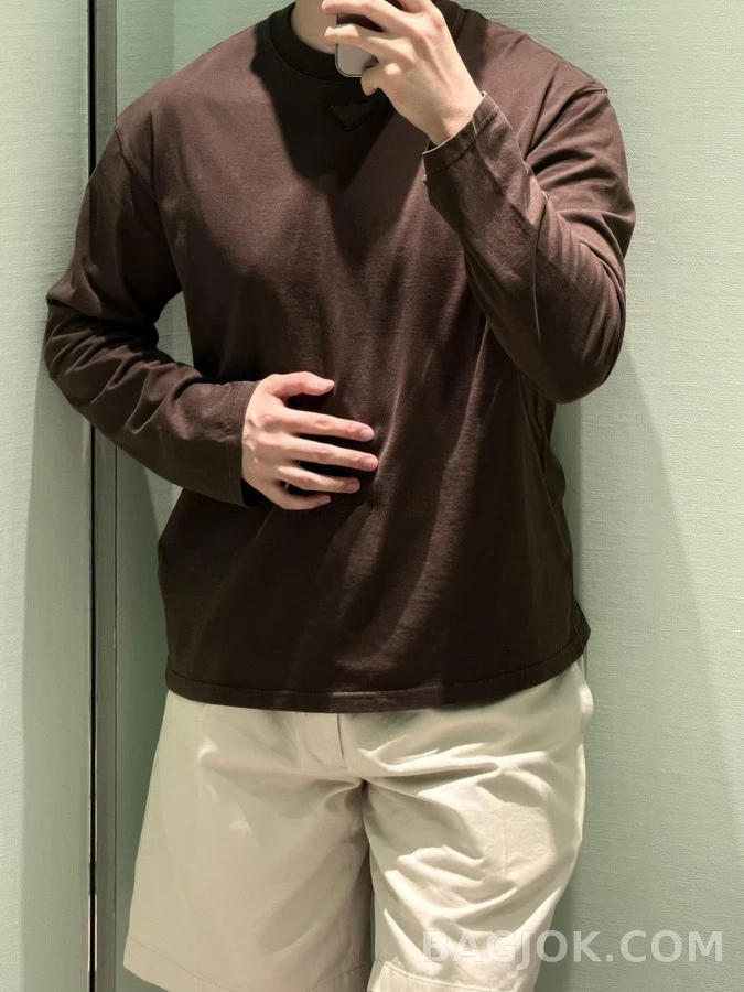 프라다 프라다 삼각형 디테일 긴팔 티셔츠 상세 이미지