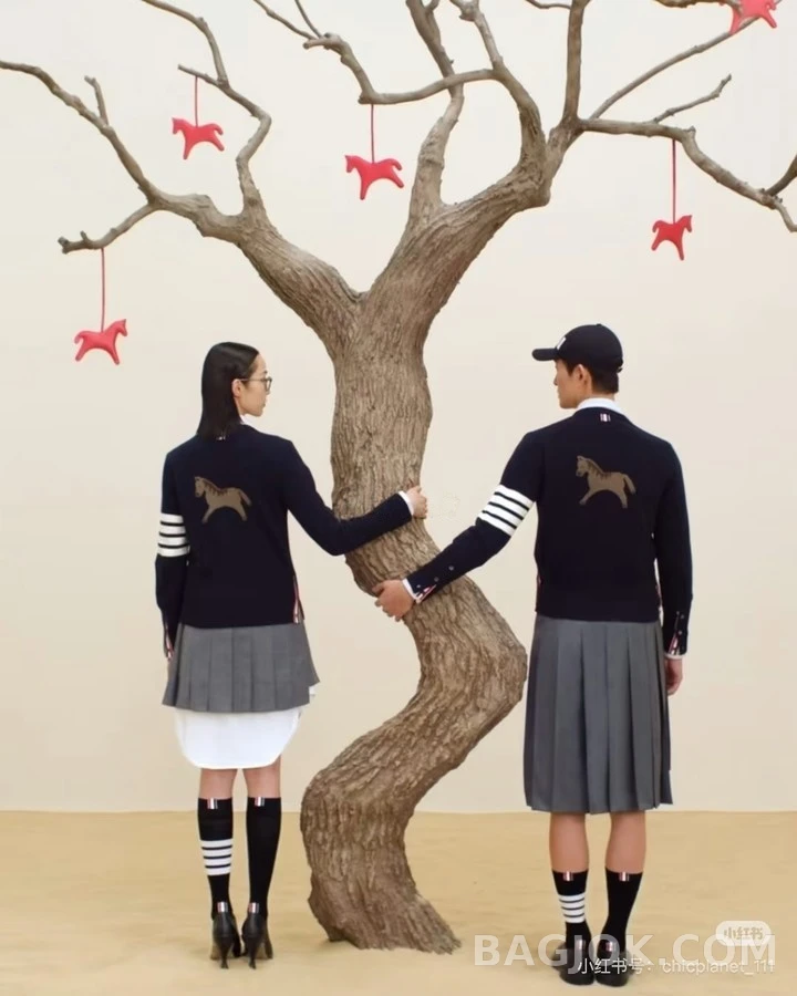 톰브라운 톰브라운 말 패턴 후드 니트 상세 이미지