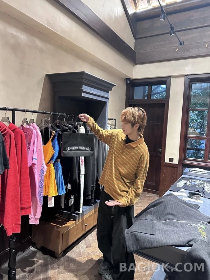 크롬하츠 크롬하츠 십자가 패턴 긴팔 폴로 티셔츠 상세 이미지