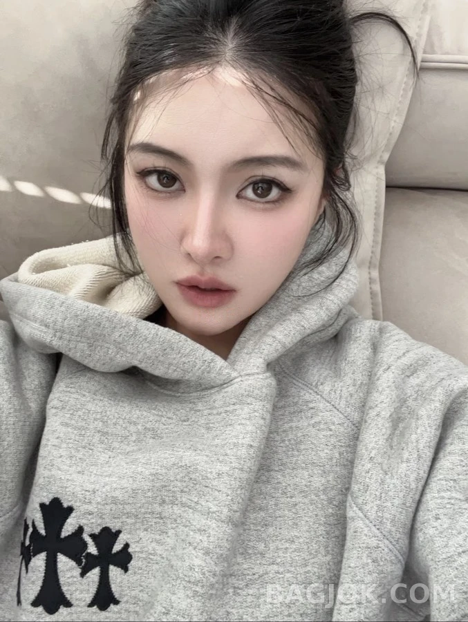 크롬하츠 크롬하츠 십자가 CH 로고 플록 후드티 상세 이미지