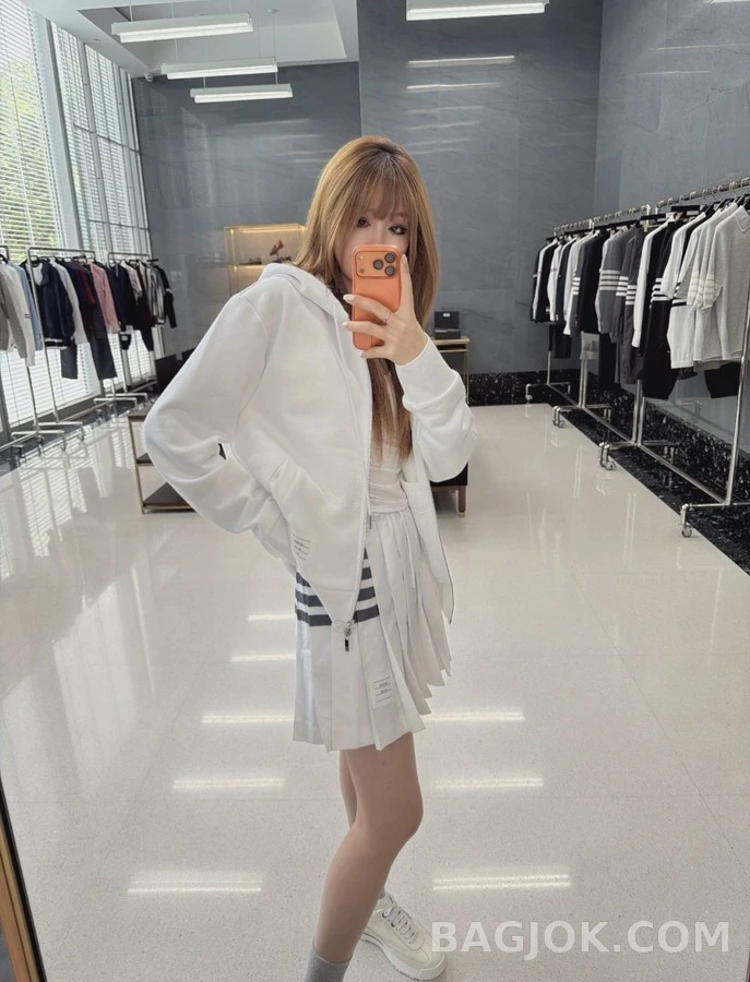 톰브라운 톰브라운 강아지 하트 자수 후드 집업 상세 이미지