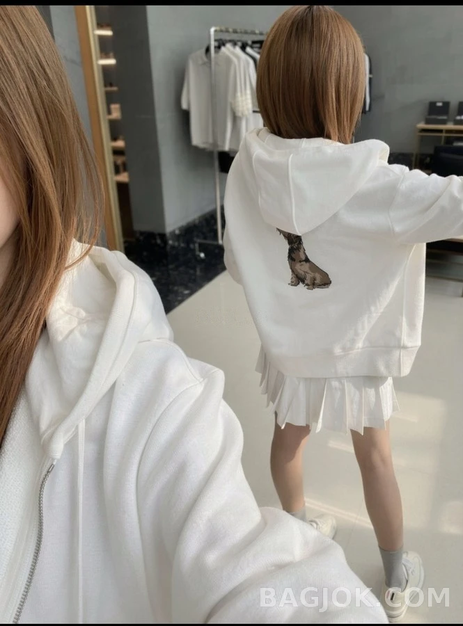 톰브라운 톰브라운 강아지 하트 자수 후드 집업 상세 이미지