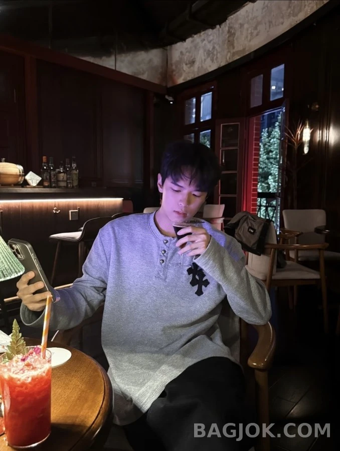 크롬하츠 크롬하츠 크로스 패치 헨리넥 긴팔 티셔츠 상세 이미지