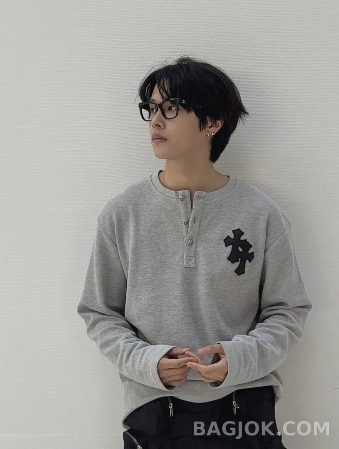 크롬하츠 크롬하츠 크로스 패치 헨리넥 긴팔 티셔츠 상세 이미지