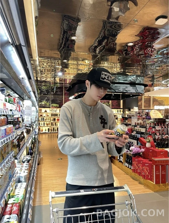 크롬하츠 크롬하츠 크로스 패치 헨리넥 긴팔 티셔츠 상세 이미지
