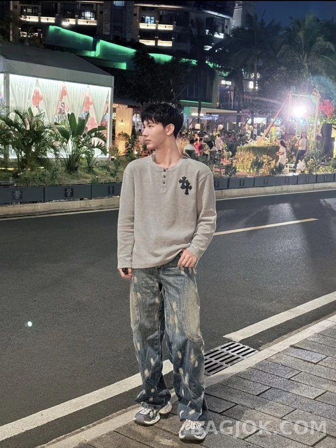 크롬하츠 크롬하츠 크로스 패치 헨리넥 긴팔 티셔츠 상세 이미지