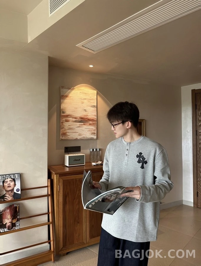 크롬하츠 크롬하츠 크로스 패치 헨리넥 긴팔 티셔츠 상세 이미지