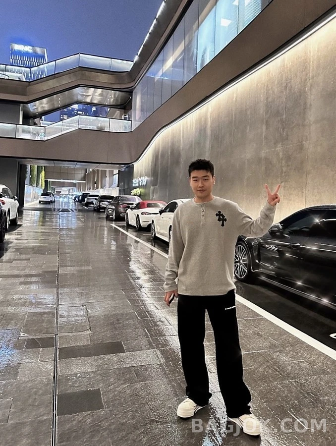 크롬하츠 크롬하츠 크로스 패치 헨리넥 긴팔 티셔츠 상세 이미지