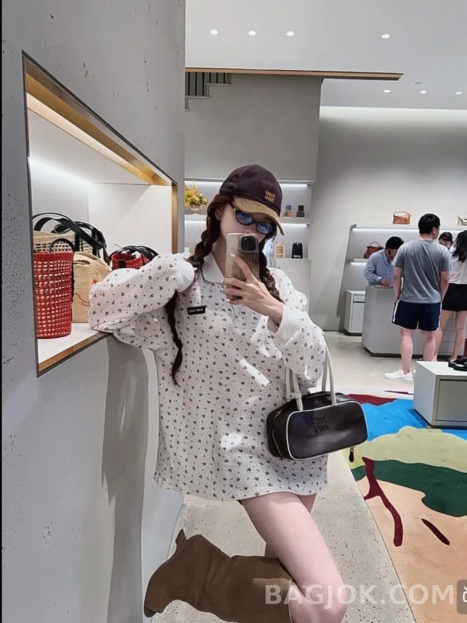 미우미우 미우미우 플라워 와플 폴로 긴팔 티셔츠 상세 이미지