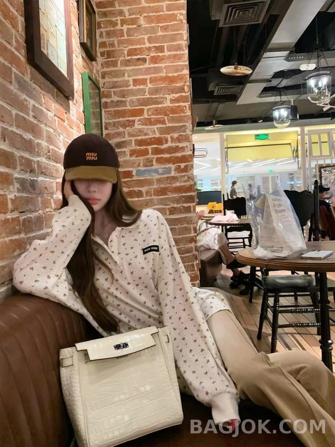 미우미우 미우미우 플라워 와플 폴로 긴팔 티셔츠 상세 이미지