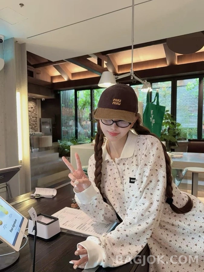 미우미우 미우미우 플라워 와플 폴로 긴팔 티셔츠 상세 이미지