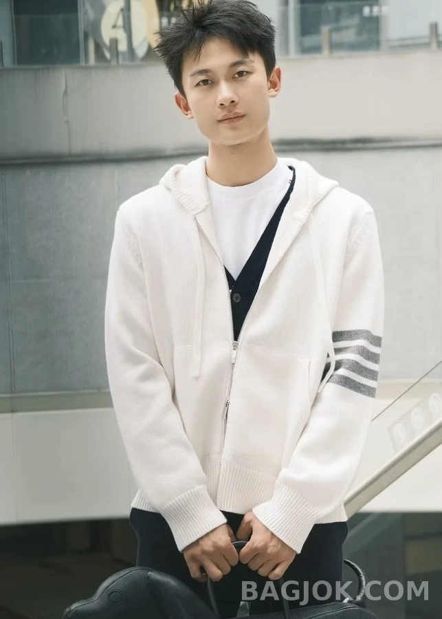 톰브라운 톰브라운 4바 자수 후드 집업 상세 이미지