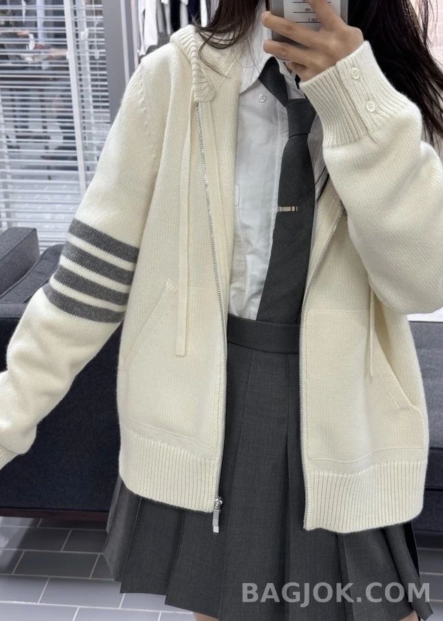 톰브라운 톰브라운 4바 자수 후드 집업 상세 이미지