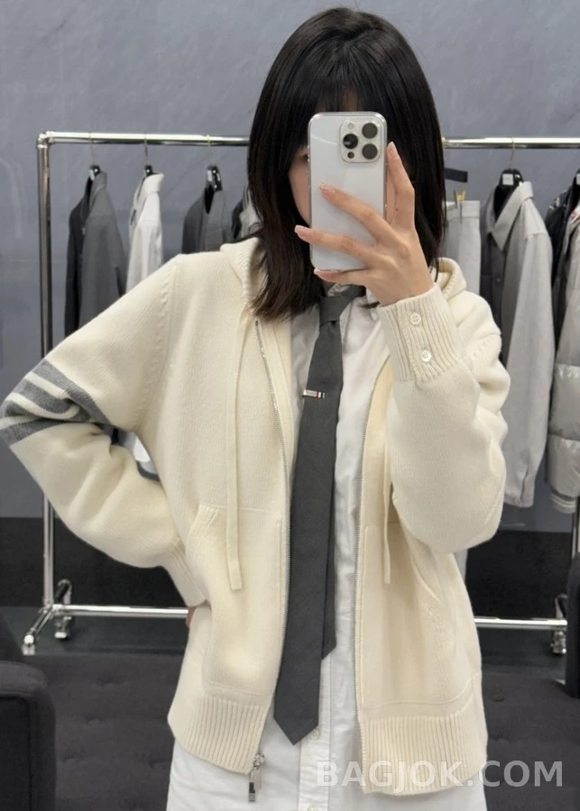 톰브라운 톰브라운 4바 자수 후드 집업 상세 이미지