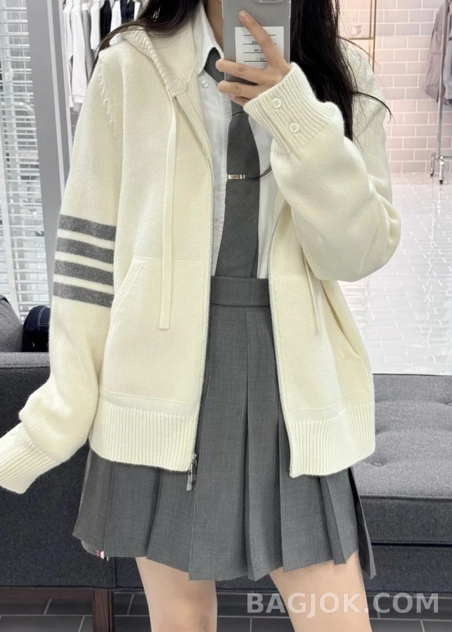톰브라운 톰브라운 4바 자수 후드 집업 상세 이미지
