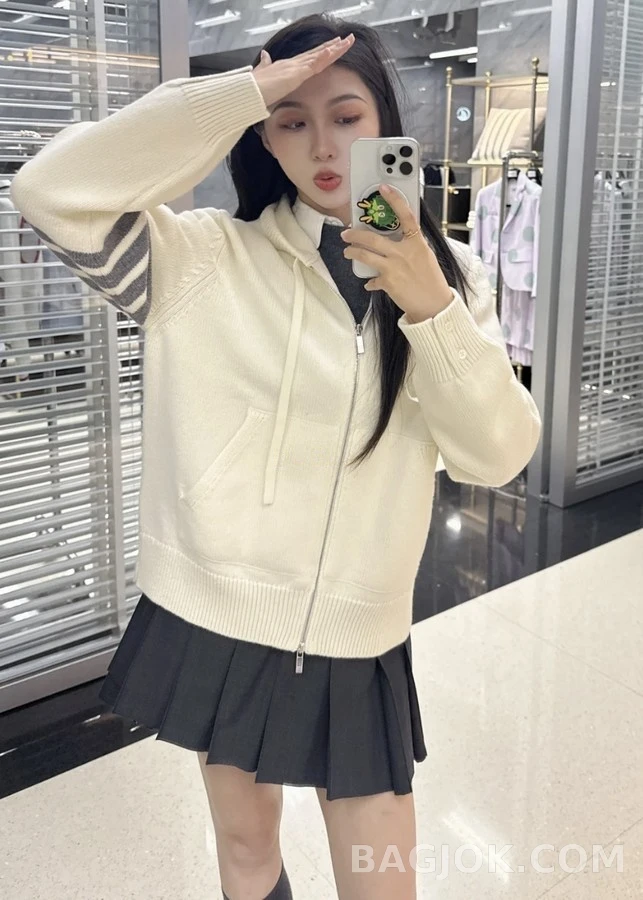톰브라운 톰브라운 4바 자수 후드 집업 상세 이미지