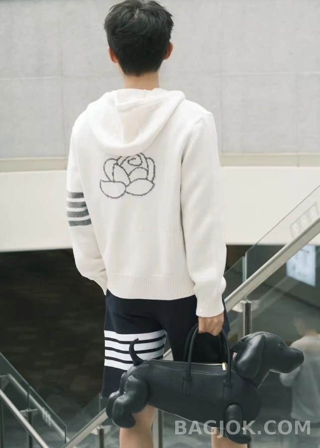 톰브라운 톰브라운 4바 자수 후드 집업 상세 이미지
