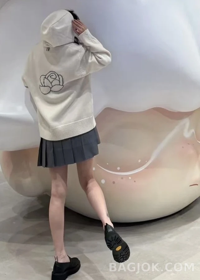 톰브라운 톰브라운 4바 자수 후드 집업 상세 이미지