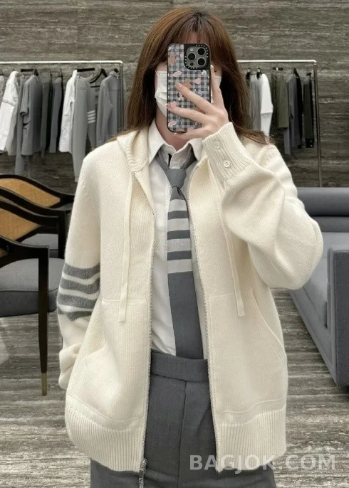 톰브라운 톰브라운 4바 자수 후드 집업 상세 이미지