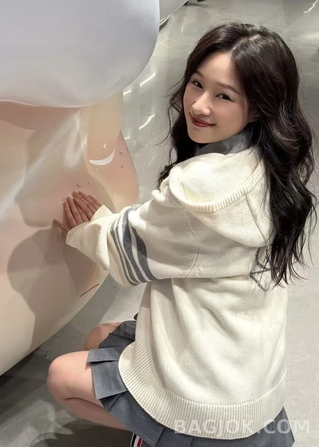 톰브라운 톰브라운 4바 자수 후드 집업 상세 이미지