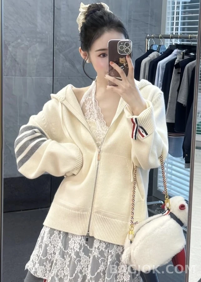 톰브라운 톰브라운 4바 자수 후드 집업 상세 이미지