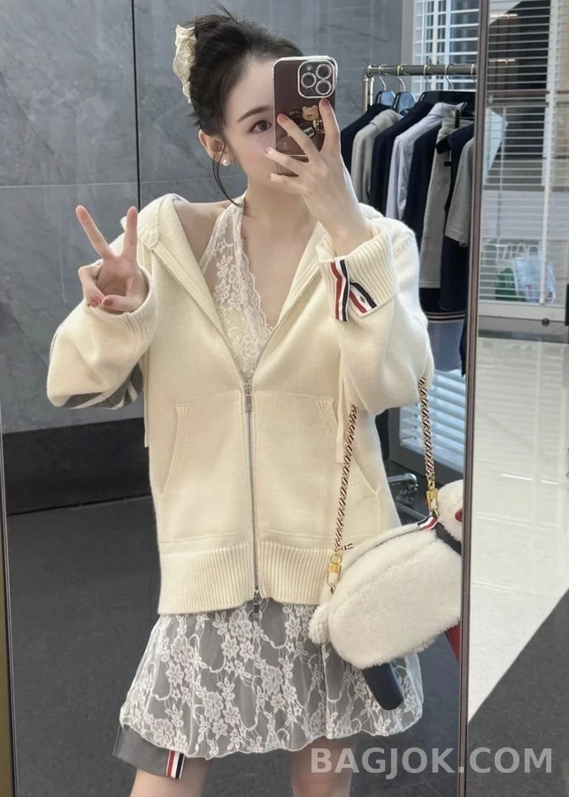 톰브라운 톰브라운 4바 자수 후드 집업 상세 이미지