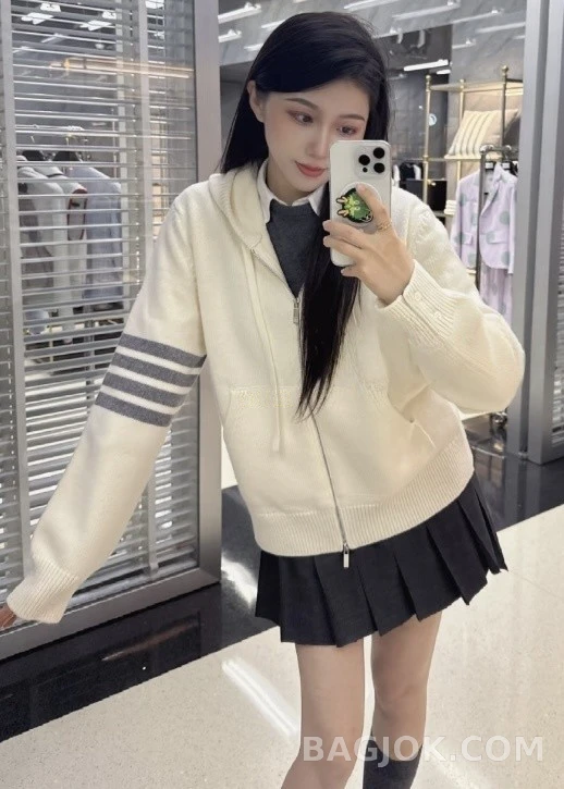 톰브라운 톰브라운 4바 자수 후드 집업 상세 이미지