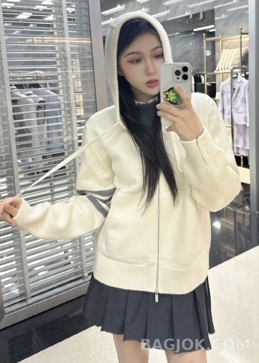 톰브라운 톰브라운 4바 자수 후드 집업 상세 이미지