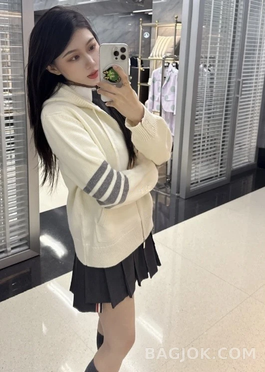 톰브라운 톰브라운 4바 자수 후드 집업 상세 이미지