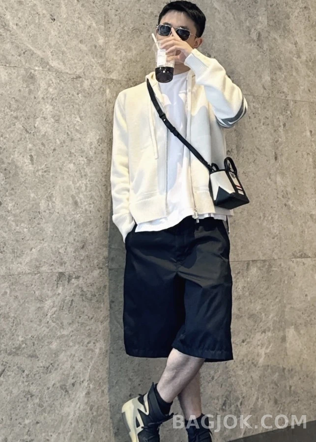 톰브라운 톰브라운 4바 자수 후드 집업 상세 이미지