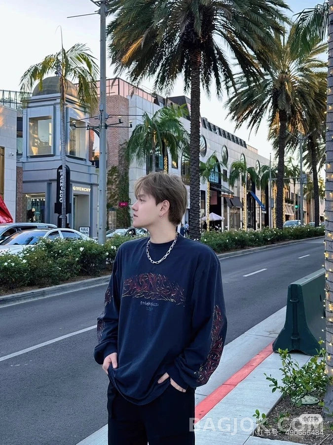 발렌시아가 발렌시아가 불꽃 그래픽 긴팔 티셔츠 상세 이미지