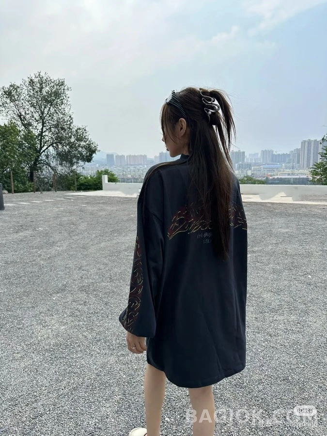 발렌시아가 발렌시아가 불꽃 그래픽 긴팔 티셔츠 상세 이미지