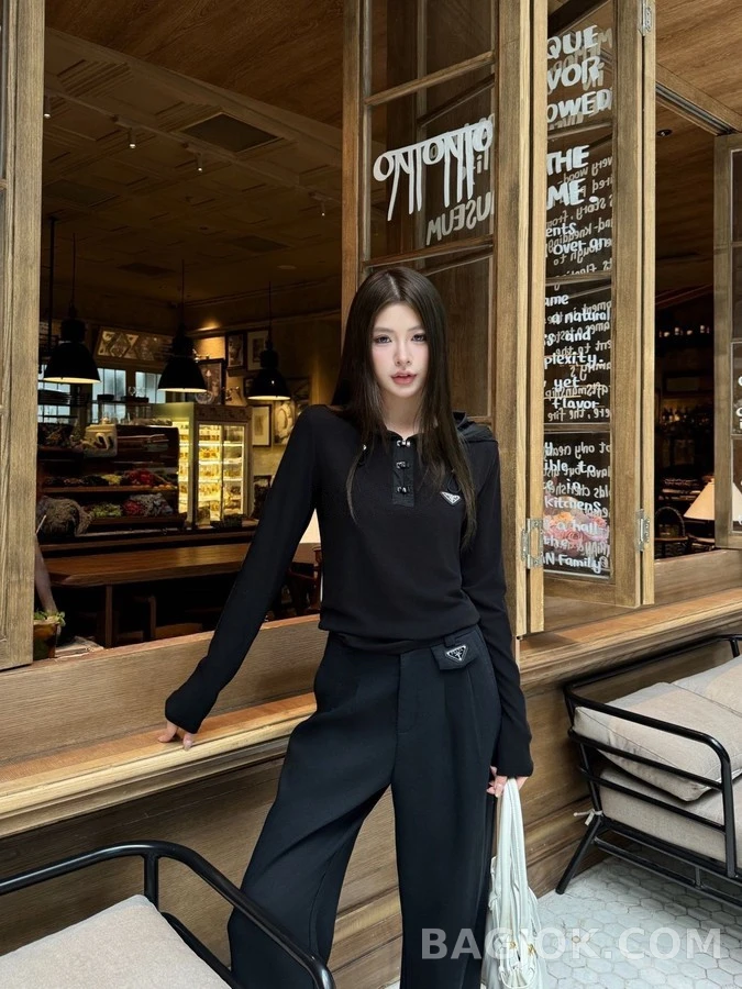 프라다 프라다 후드 헨리넥 긴팔 티셔츠 상세 이미지