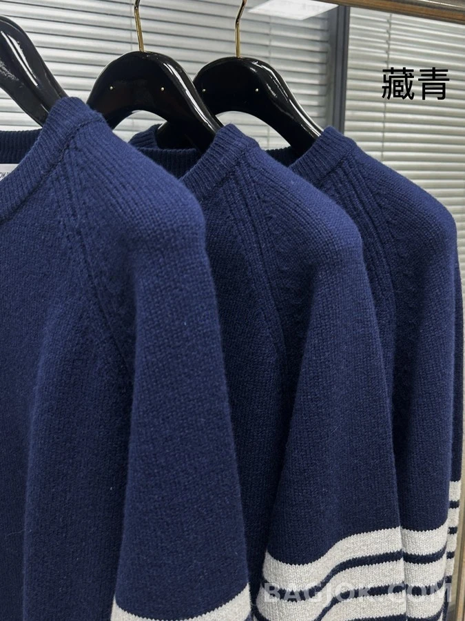 톰브라운 톰브라운 네 줄 스트라이프 니트 상세 이미지
