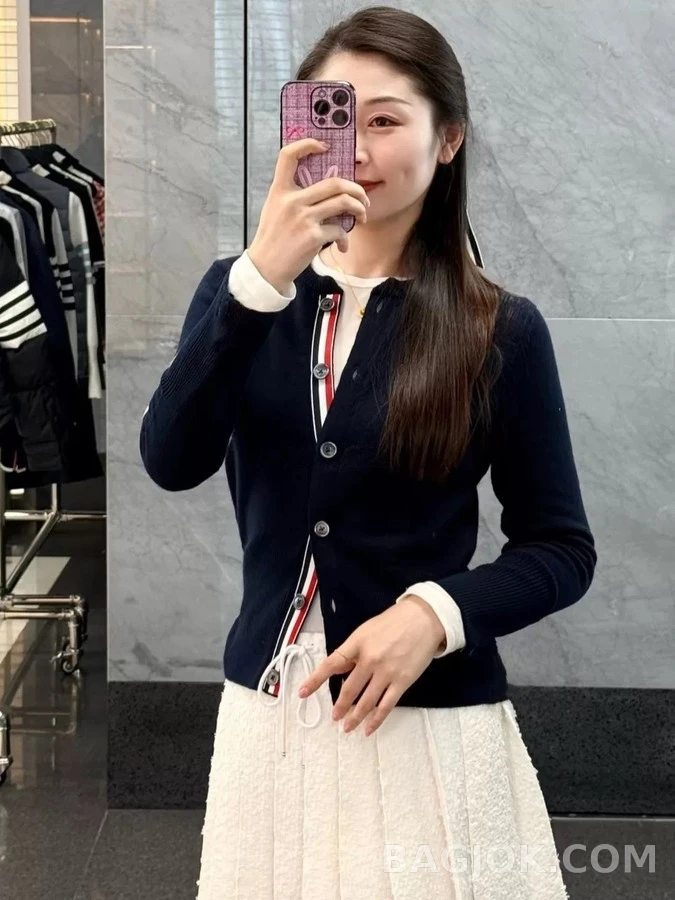 톰브라운 톰브라운 트리컬러 스트라이프 니트 가디건 상세 이미지