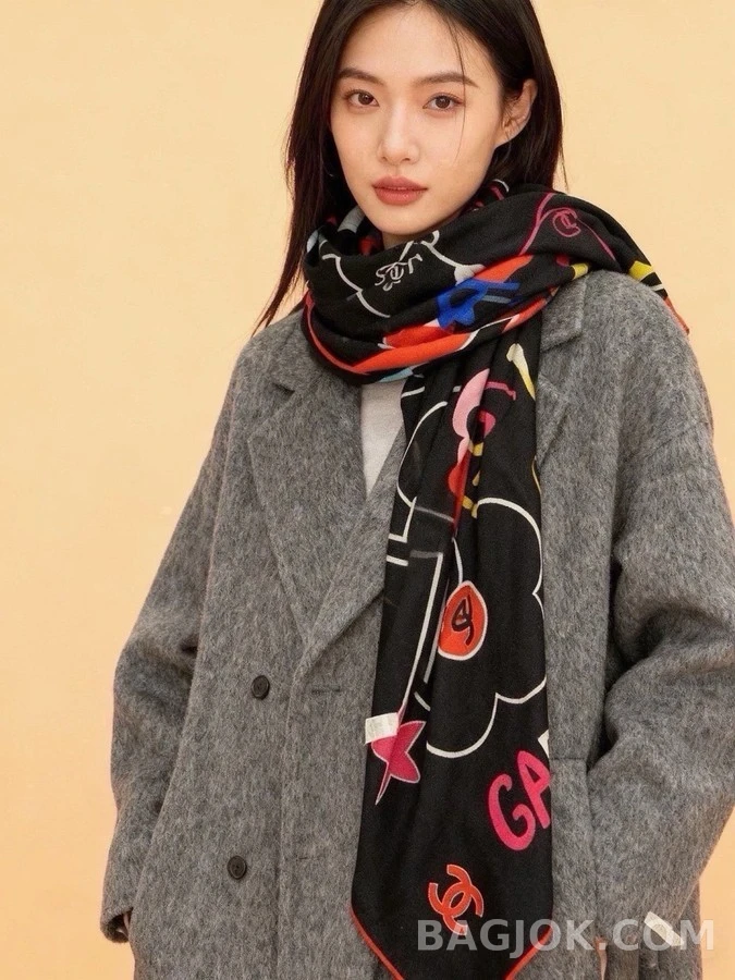 샤넬 샤넬 아이콘 프린트 실크 캐시미어 숄 상세 이미지