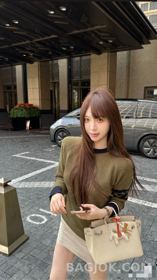 톰브라운 톰브라운 슬리브 스트라이프 니트 상세 이미지