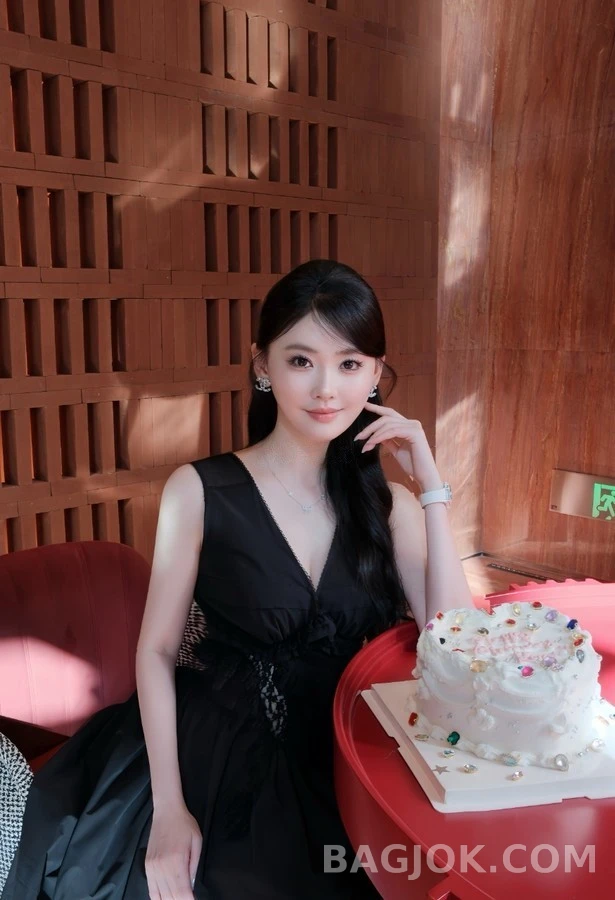 샤넬 샤넬 더블 C 파베 이어링 상세 이미지